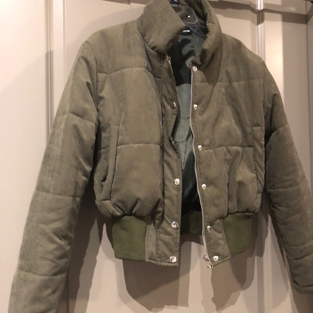 Cute cropped puffer jacket